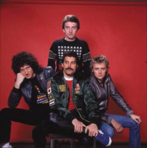 Queen, posing for a picture in a photo shoot at Tokyo, Japan, February 1981. (L-R) Brian May (guitar), Freddie Mercury (vocals), Roger Taylor (drums) (back) John Deacon (bass)